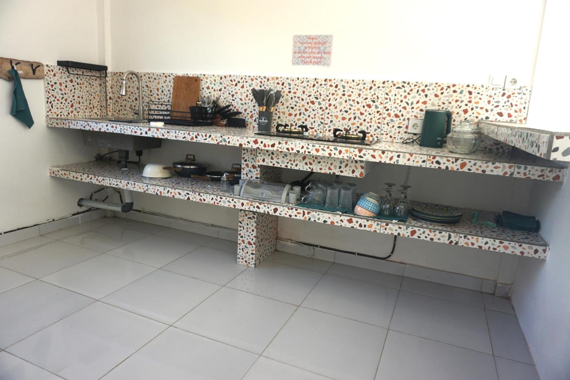 Black Sand Hostel Amed Kültér fotó